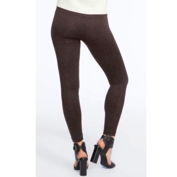 SPANX Look At Me Now Seamless Leggings in Brown
Crocodile Animal Print Medium - Picture 2 of 12